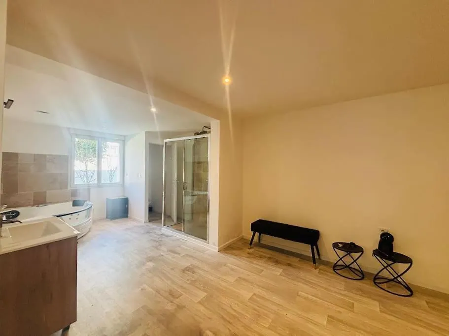 Charmant Studio 1 Avec Jacuzzi A Quéven 0*,